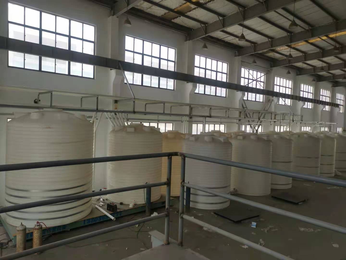 迅升20噸白色存儲罐攪拌機(jī)罐容器