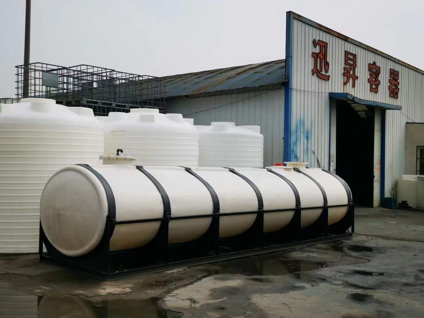12噸運(yùn)輸罐錐底10噸攪拌罐裝車(chē)出貨云南